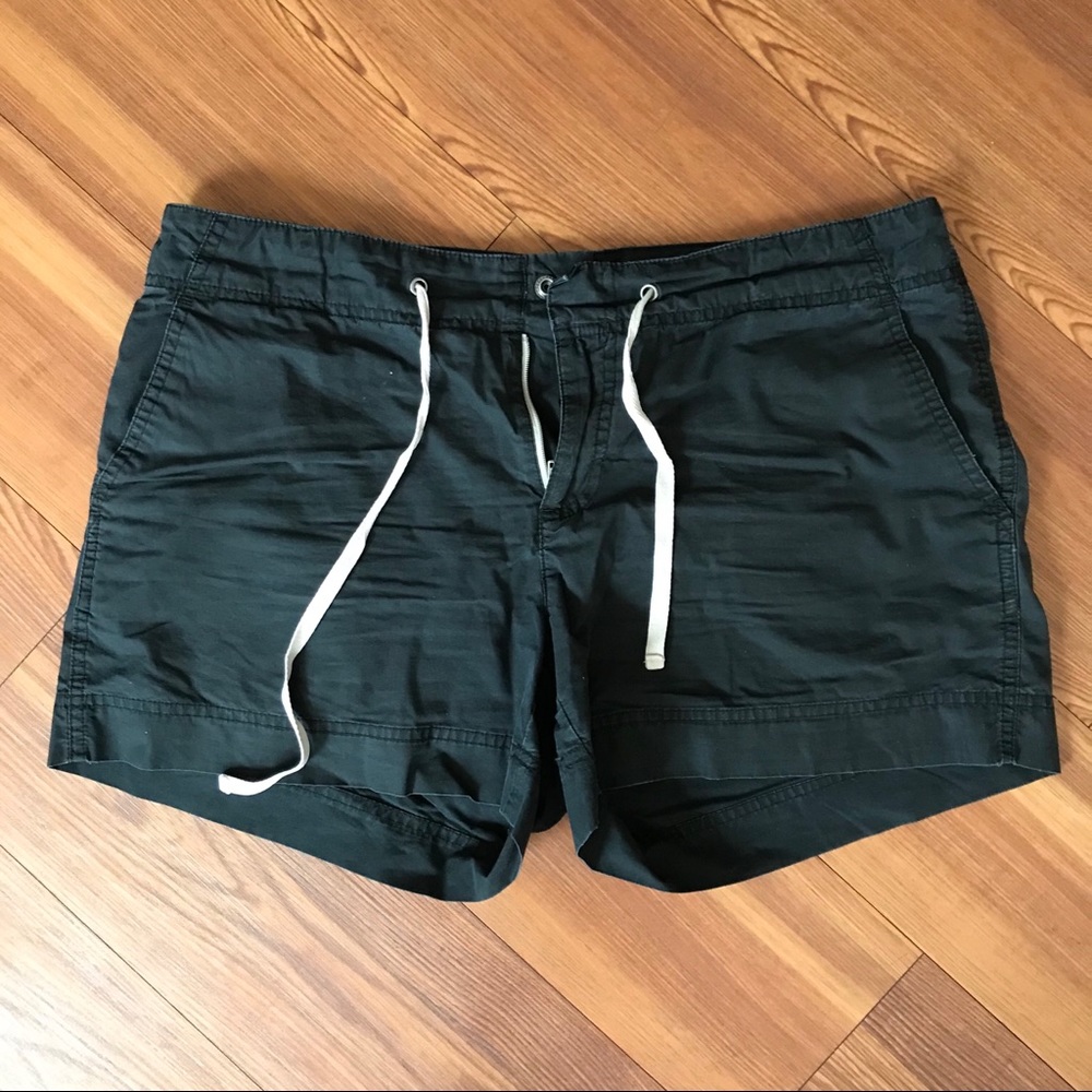 Women’s black Gap shorts
